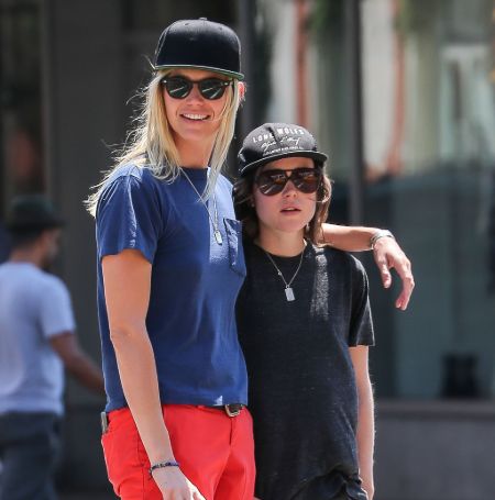 Elliot Page with her Ex-girlfriend Samantha Thomas